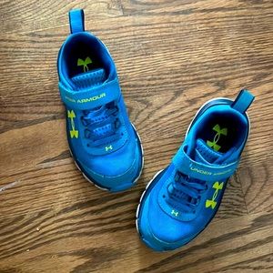 Under armour boys shoes size 11. Assert style. blue and green. Toddler.